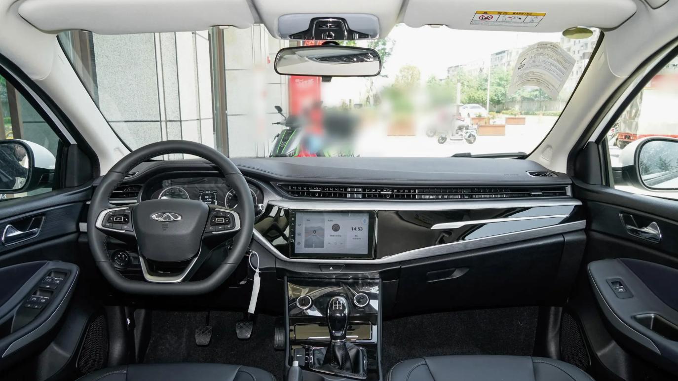 5座家用轿车，4万多就能买！奇瑞上新款，百公里才6个多油！