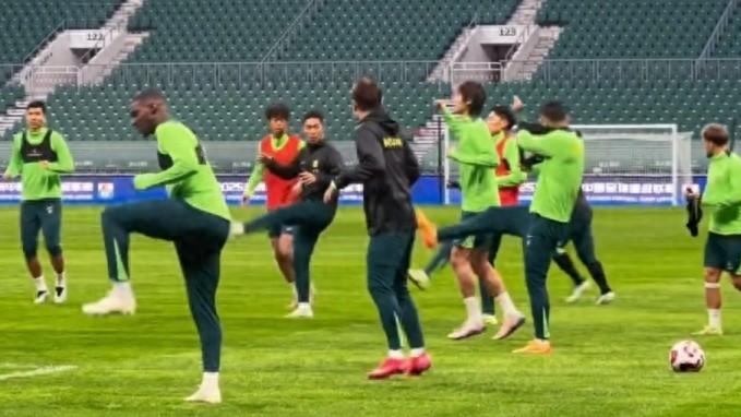 北京国安备战成都蓉城：明天，我们一起见证胜利！全力以赴，决胜千里，国安将士蓄势待发