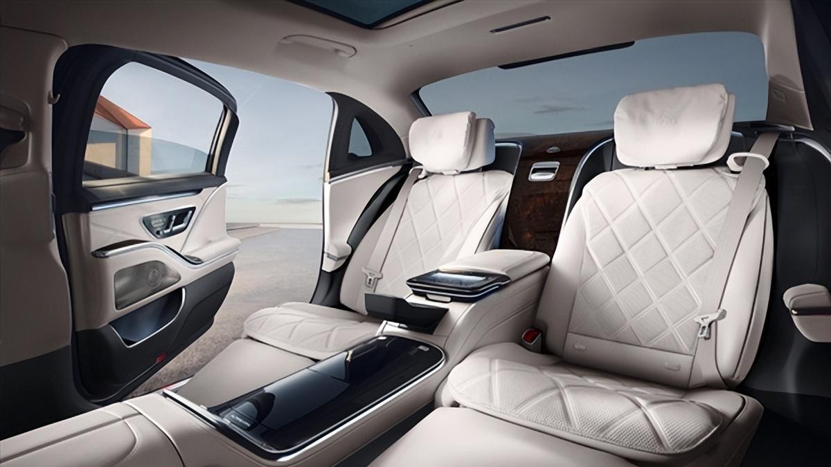 2025款迈巴赫S级上市：标配智能领航辅助 146.8万起