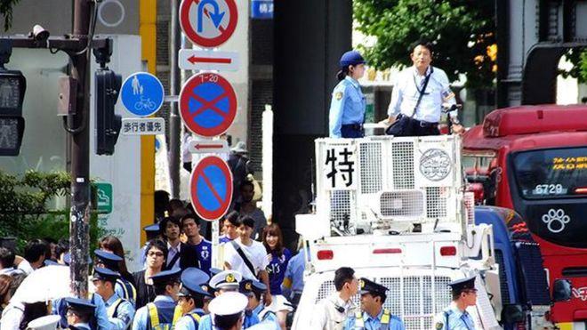 突发！特朗普访日之际：美国驻日本使馆附近发生持刀袭警事件