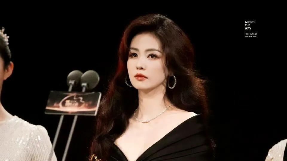 微博这一夜，邓超沈腾笑得合不拢嘴，白鹿却冷脸，马丽困得想回家