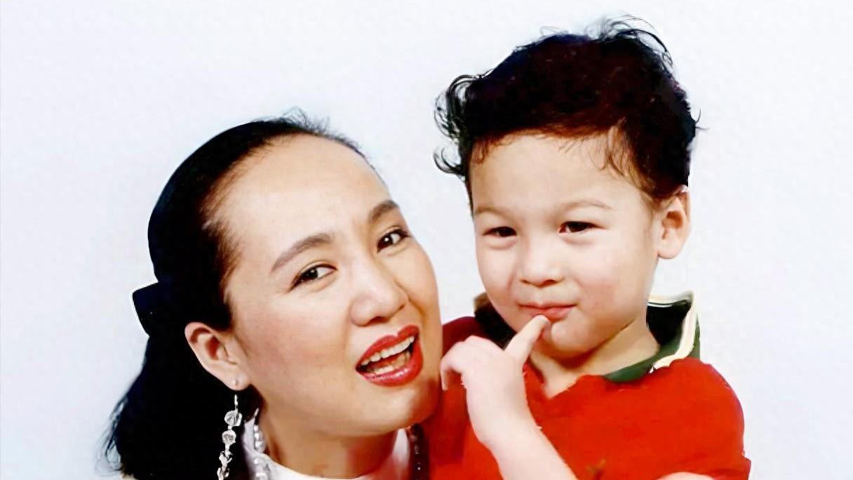 歌唱家郑绪岚的两张独家照片，背后隐藏她的催泪故事