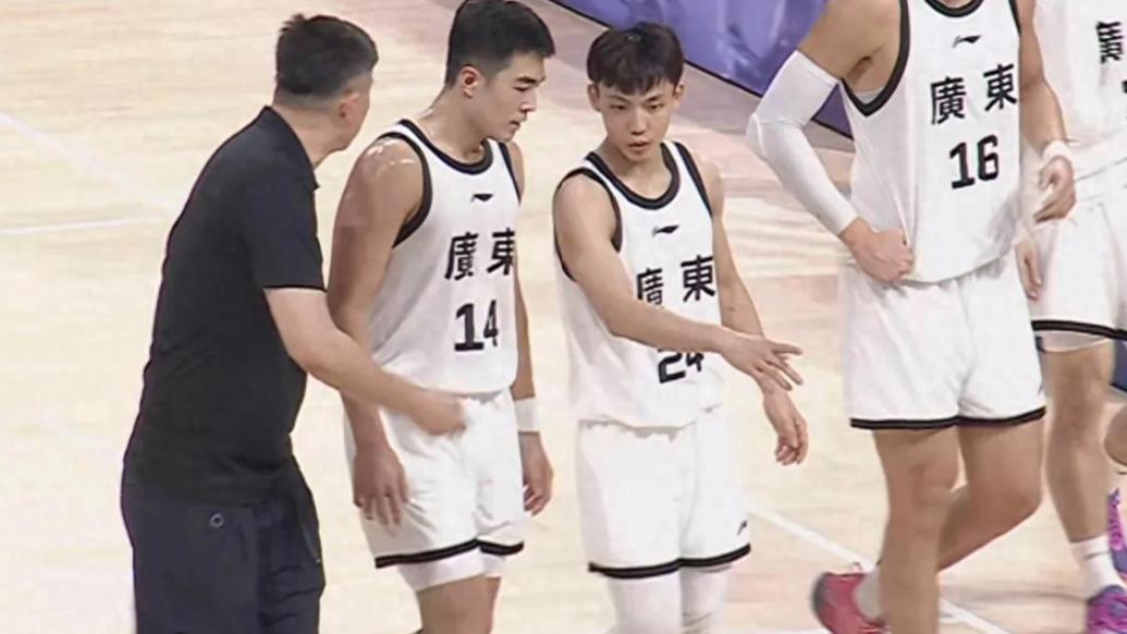 广东队狂胜48分！张文逸力压胡明轩、徐杰，砍全队最高分