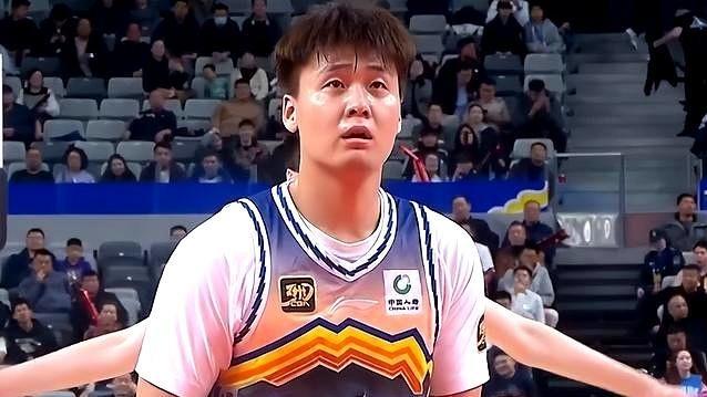 广东队客场力克新疆，库克首秀惊艳，阿不都空篮不进
