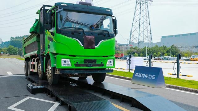 央视直播拆电池！7.98万荣威纯电D6安全“卷”出新高度