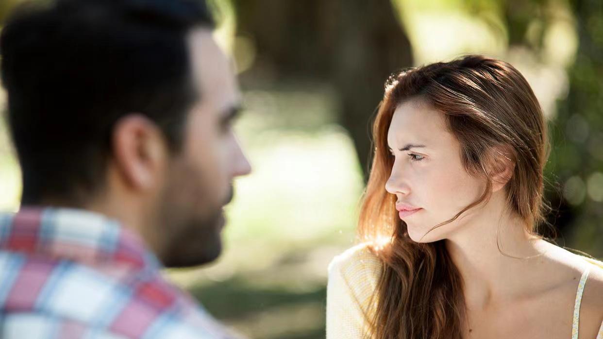 前夫被我抛弃后，和我闺蜜结婚了，前夫：你的绝情让我等来了真爱