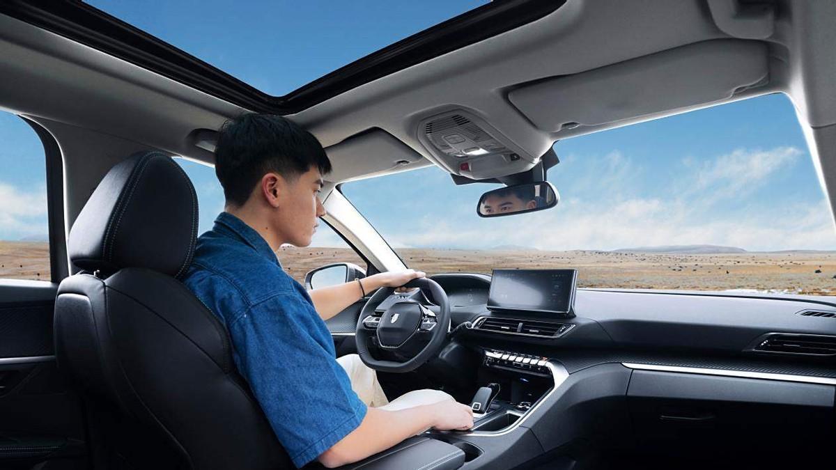 法式旗舰SUV 2025款东风标致5008上市 17.87万起售