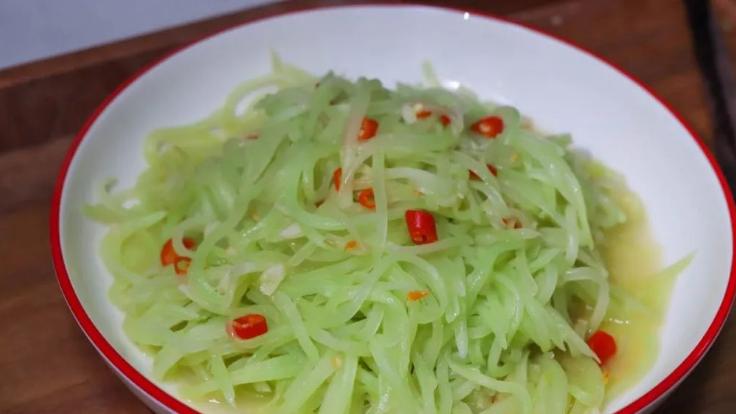 本以为蔬菜清淡，家常食材，10 分钟搞定清爽炒菜，这两道菜鲜到爆