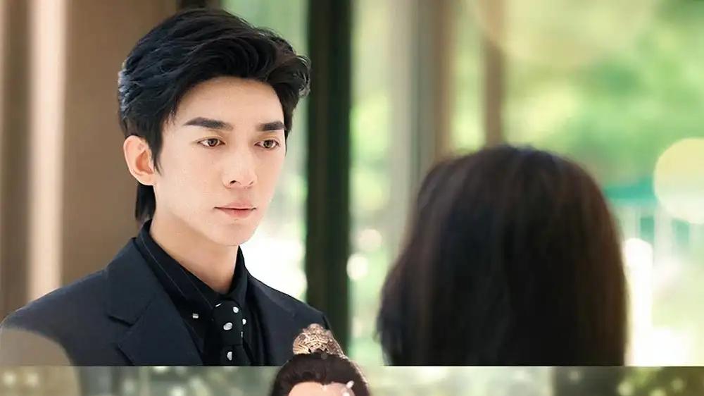 《皇后驾到：反派人设崩不住了》高能反转与极致爽感、爆款短剧（92集）