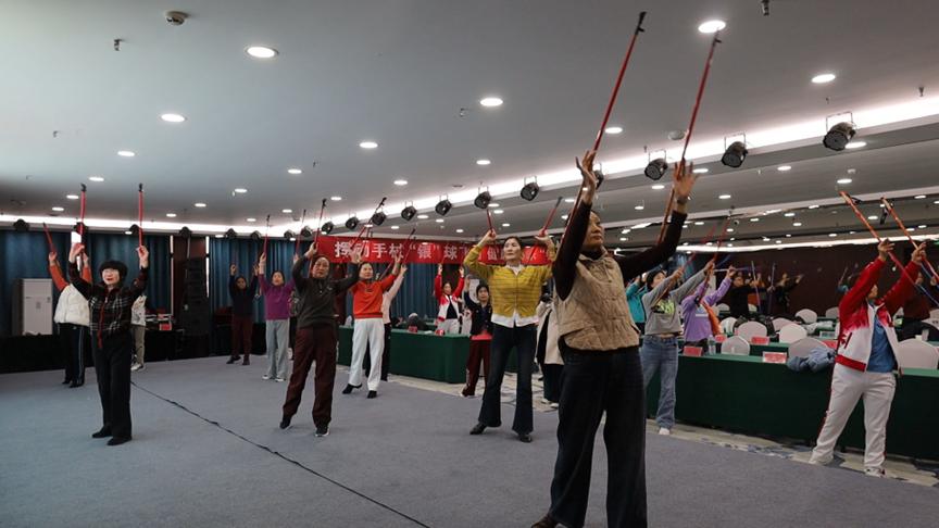 专业赋能银龄！2025年信阳老年人持杖健走培训班成功举办