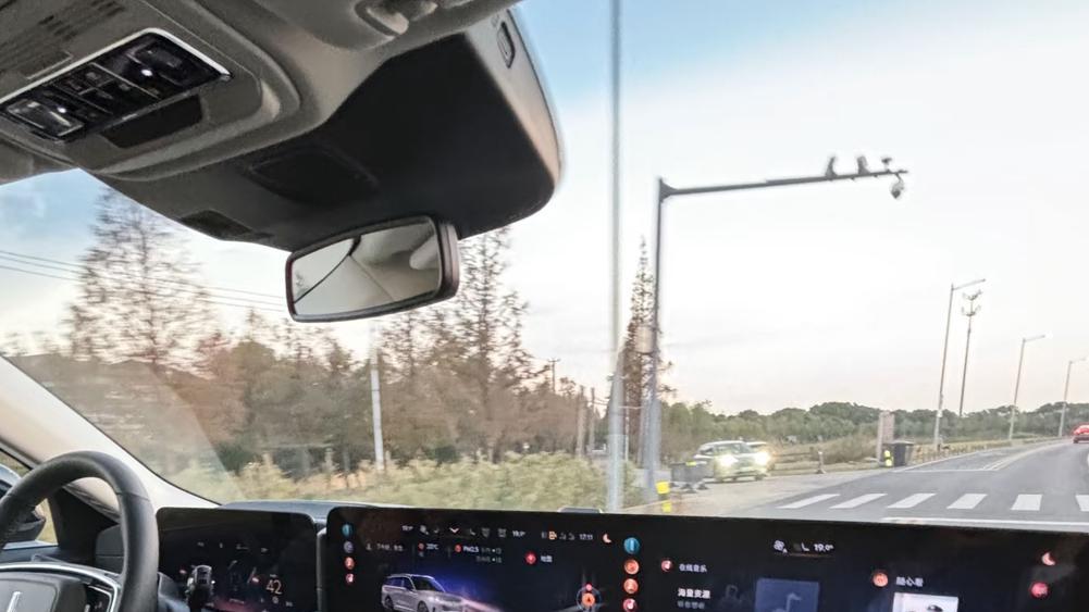 长沙街头偶遇我家飞行家秒变“网红咖啡车”