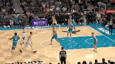 哈登借挡拆三分强投再中，个人目前三分16中10已得55分