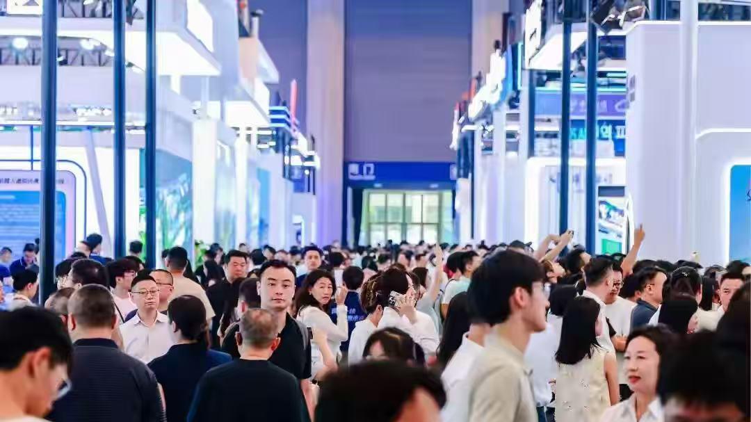 中国AI亟需自建生态话语权，开源是关键战略。