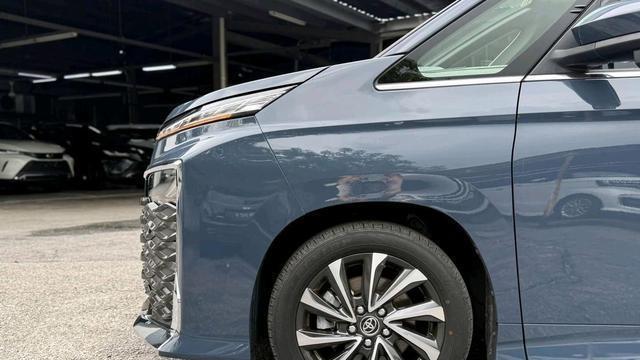 丰田VOXY家用MPV亮相，设计严谨大气，辨识度极高