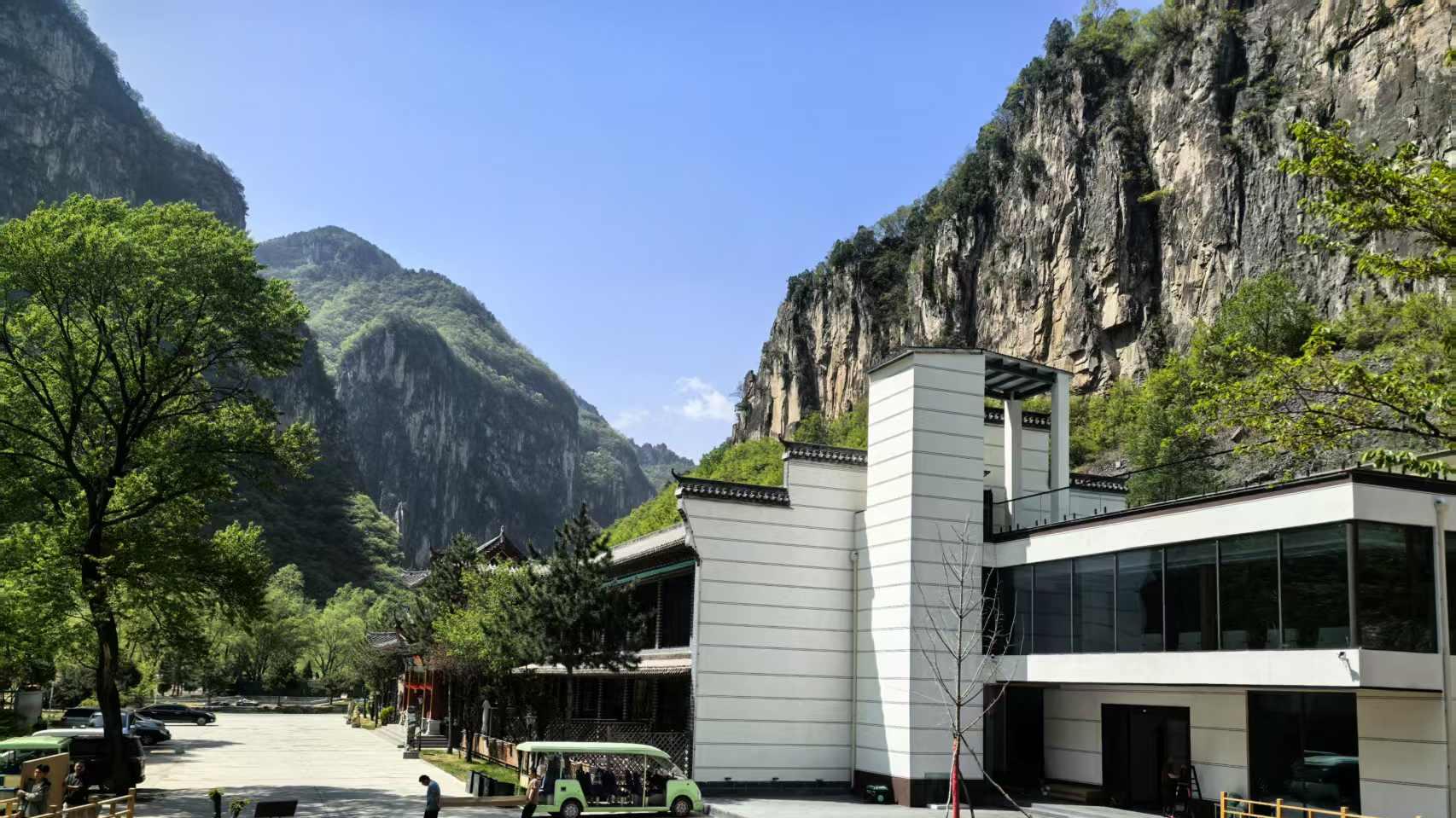 光影山水绘盛景，匠心筑梦绽芳华，澳涞山庄荣膺中国最美山庄称号