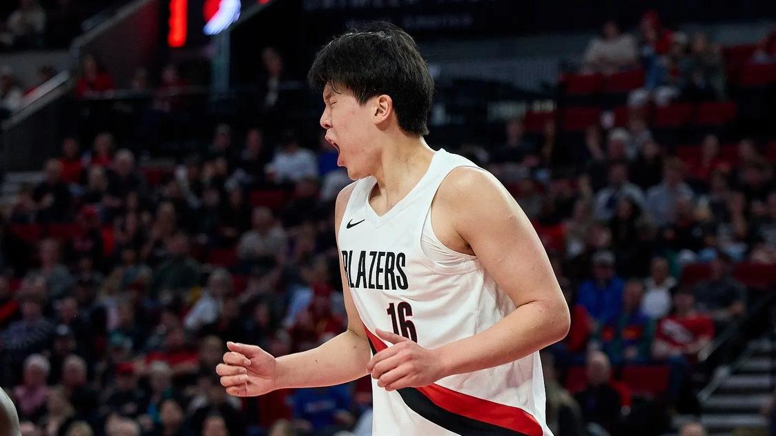 媒体视角下杨瀚森首秀的多维度表现分析