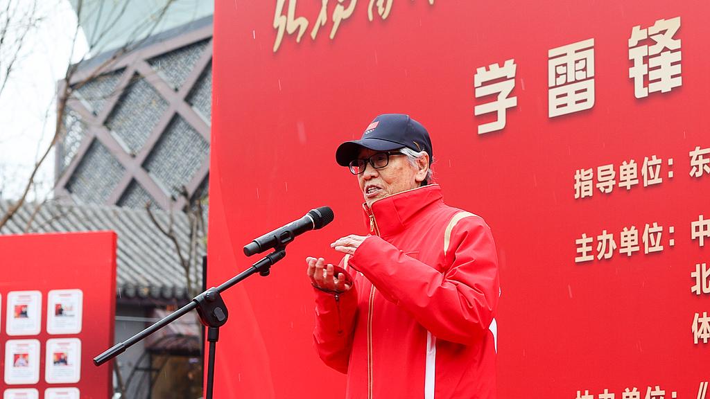 郑凤荣打破女子跳高世界纪录：中国田径的第一次世界级突破