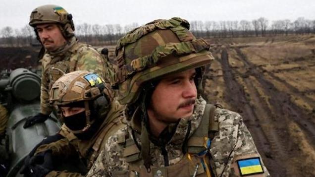 乌克兰壮丁不愿入伍，路人试图求情，结果直接被征兵人员弄死了