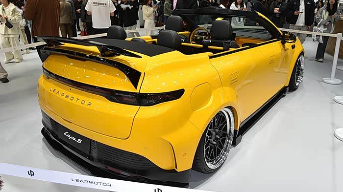 高性价比纯电小车，零跑A10开启99元盲订，零跑Lafa 5优惠5000元