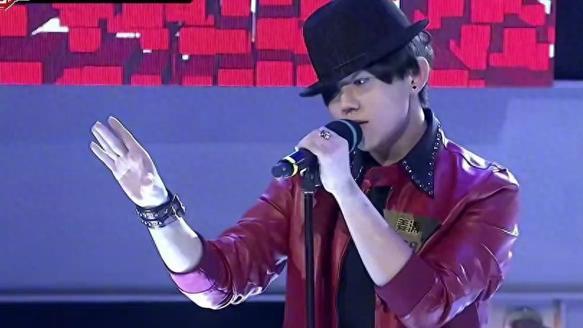 ​提起姜涛这个名字，想必很多观众都不知道他是谁，但当我说起香港顶流这四个字，想必很多观众都听说过这个