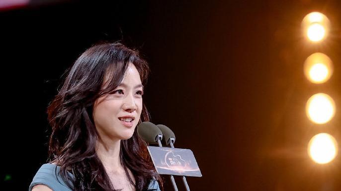 浓颜钟楚曦淡颜汤唯罕见同框，双女神绝美暴击