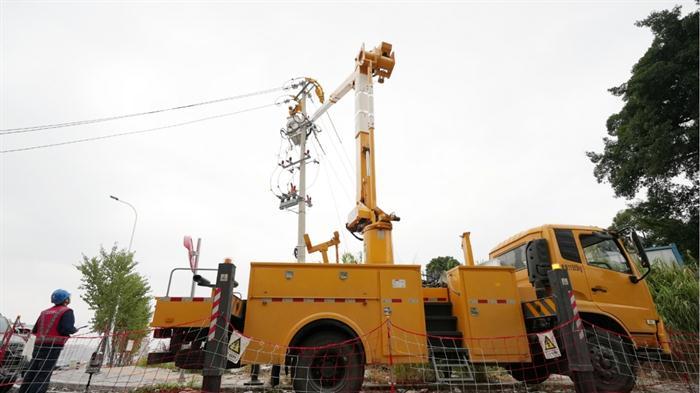 国网福州供电公司带电升级改造 提升电网自动化水平