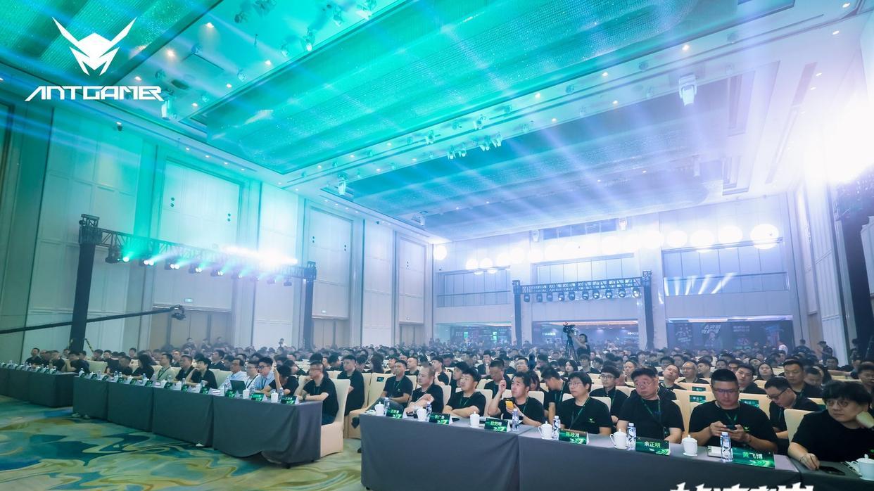 蚂蚁电竞发布750Hz刷新率显示器，震撼来袭