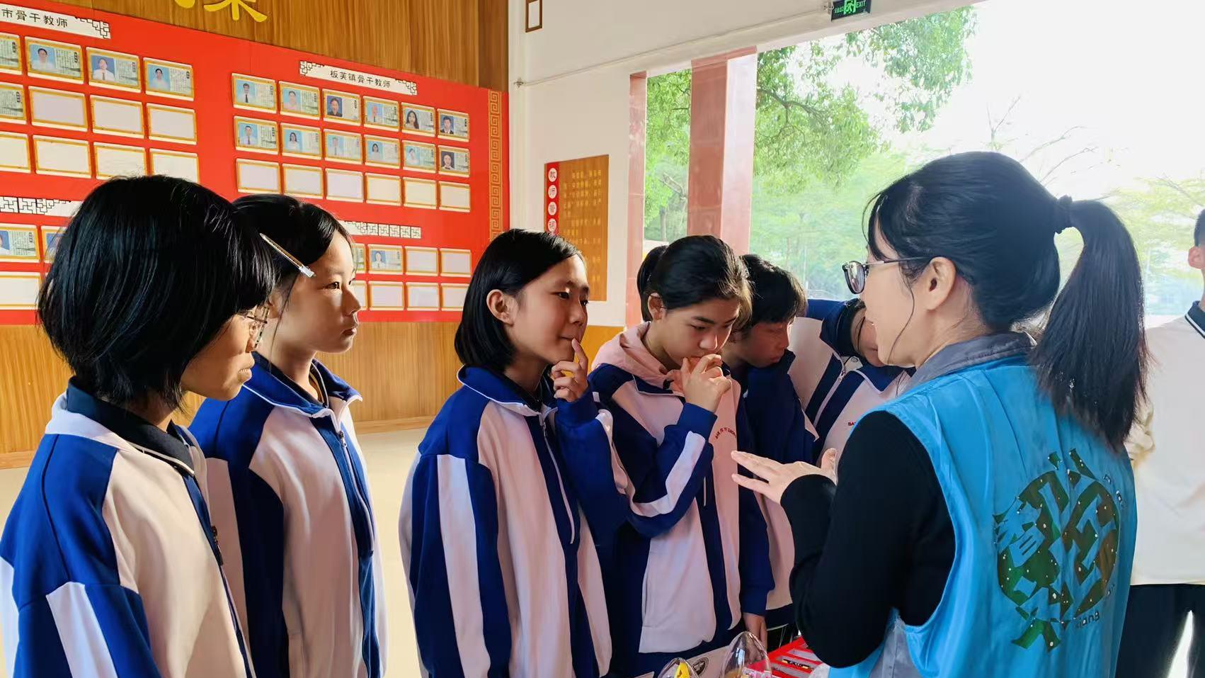 禁毒宣传进学校 护航青春不“毒”行