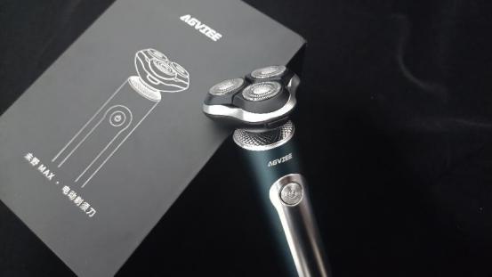 13000/min超高转速席卷，胡须根根一网打尽！未野MAX剃须刀实测