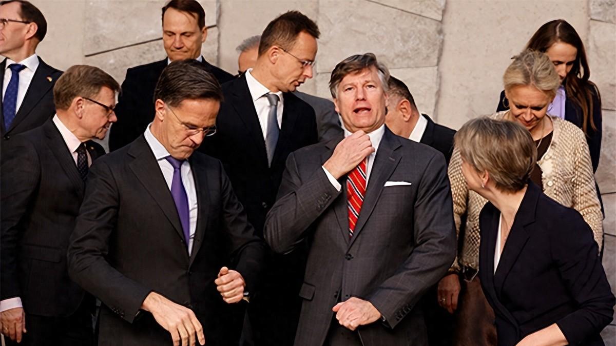 北约要散伙？意大利人又提前跳船了，普京做好战争准备