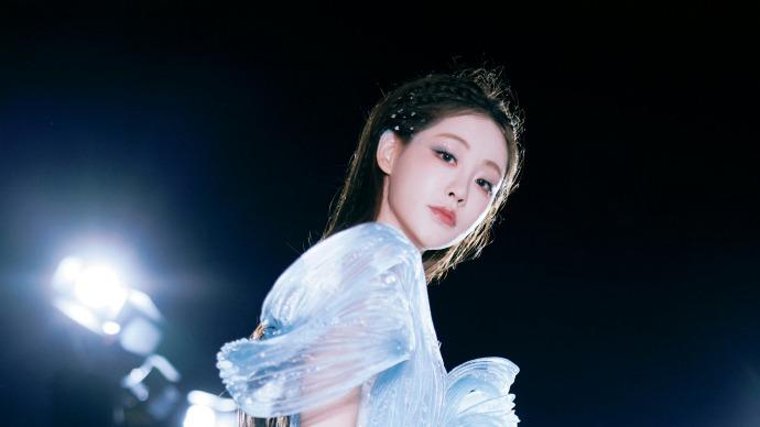 祝绪丹红毯杀疯了！网友：她的造型师是开了什么外挂？