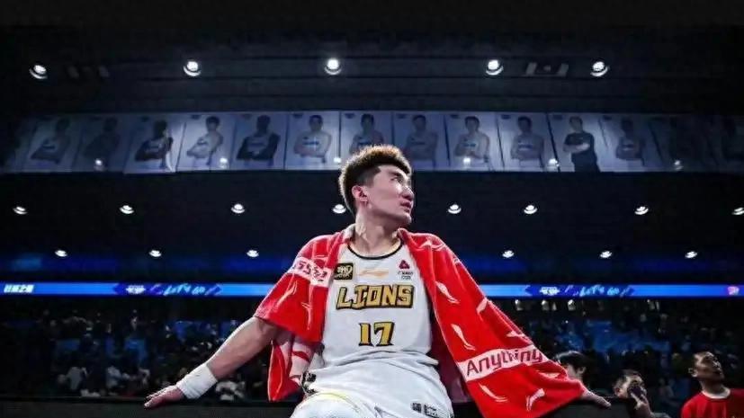 广厦97-90轻取上海，见证布朗独砍41分！