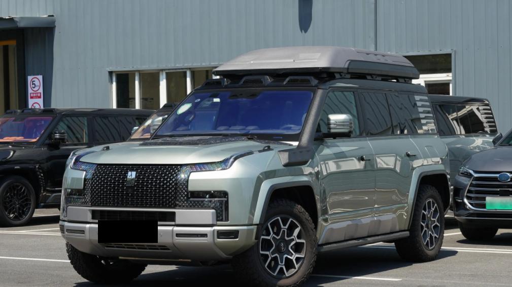 百万级豪华大型SUV，还能城能野，仰望U8有多强？