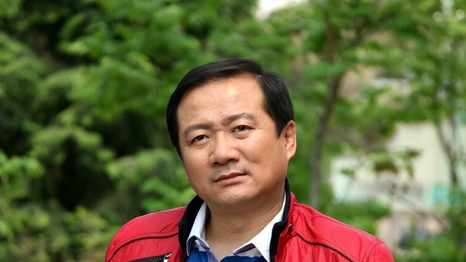 一场直播，彻底揭开了唐鉴军的真面目，“抛弃妻女”或成常态！