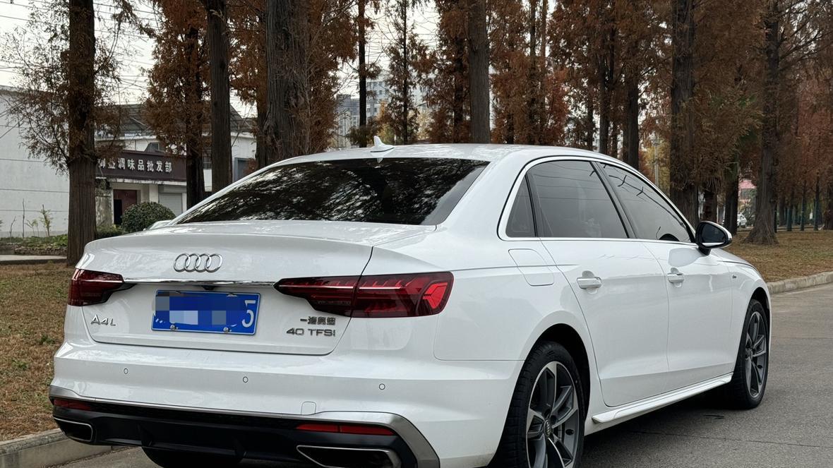 2020款奥迪A4L，5万公里，16.88万，适合家用代步吗？