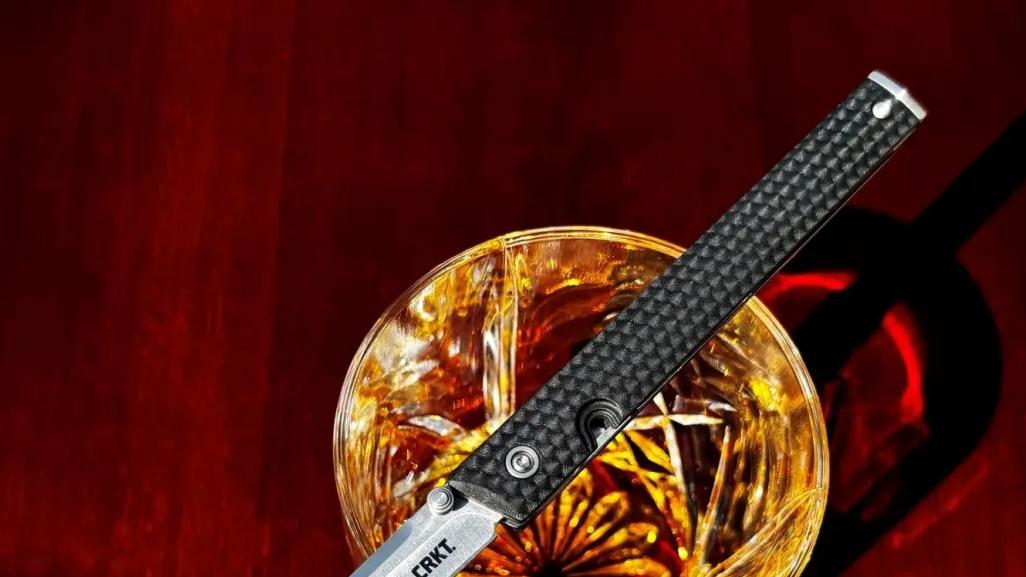 CRKT CEO 刀具：设计线条简洁、轻便且易于携带的刀具