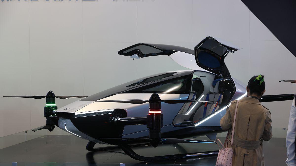 全球首个飞行汽车工厂试产：科技如何重塑人类出行未来？