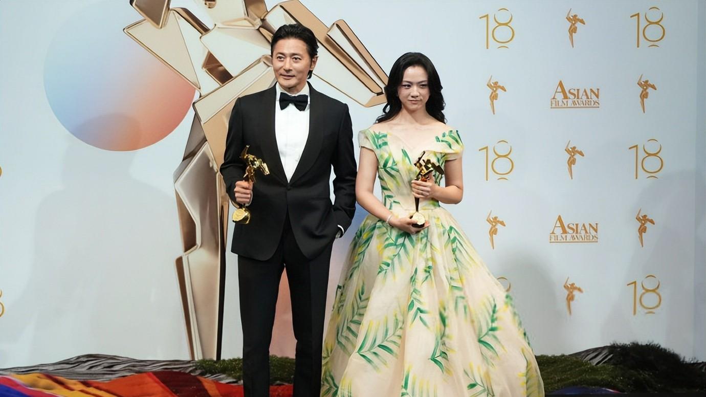 亚洲电影大奖落幕，新老偶像同台争辉，未来谁主沉浮