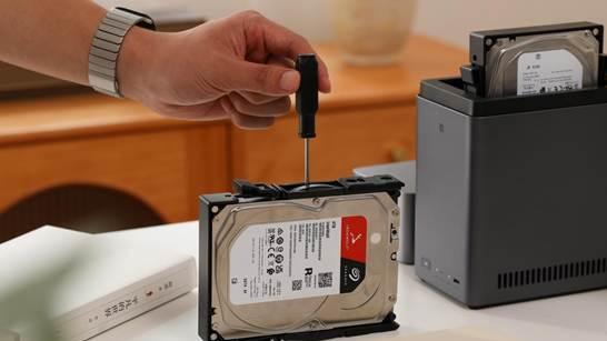 家用NAS“神仙打架”，绿联DH2300 vs 极空间Z2 Pro该如何抉择？（深度横评）