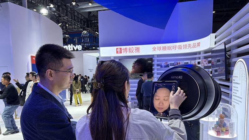 进博观察：AI与脑机接口齐飞，“最卷展区”上演未来照进现实