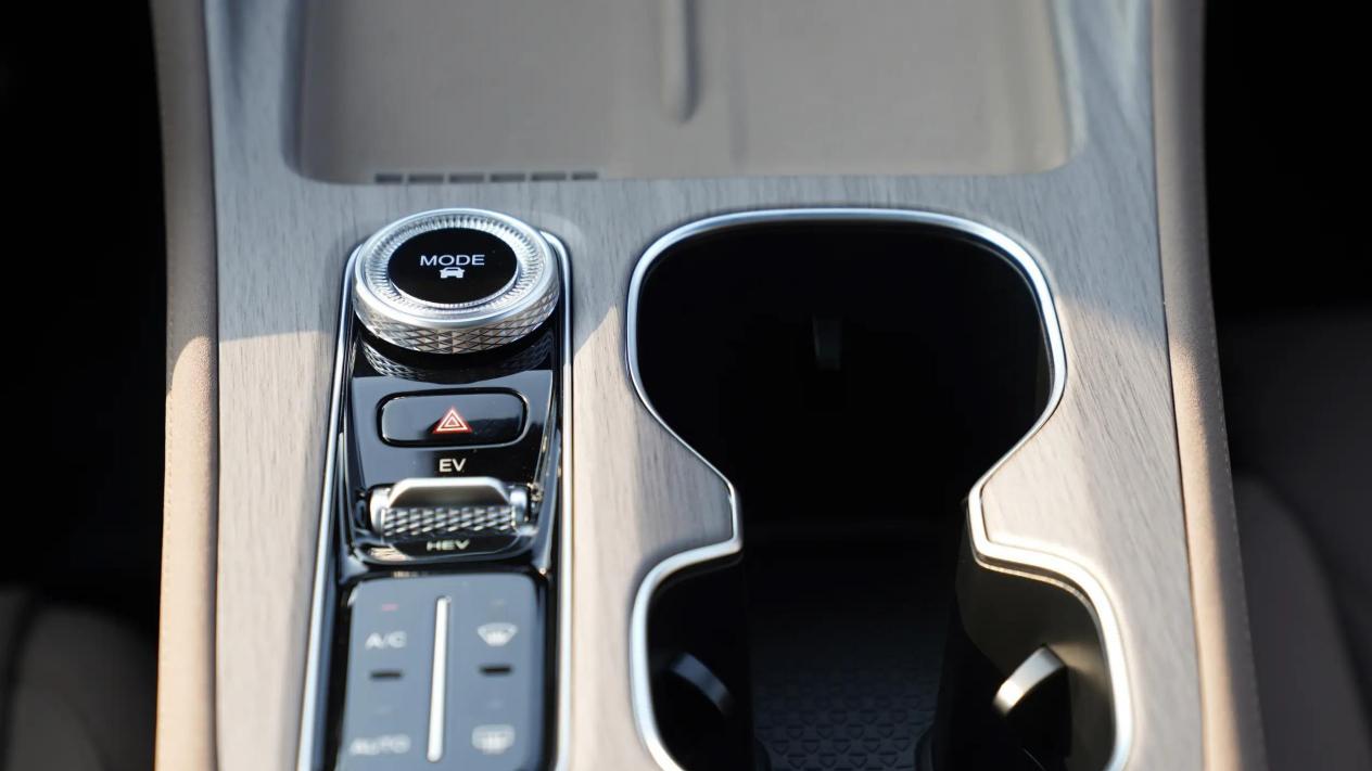 奇瑞拿出杀手锏！10.99万起，361马力油耗5.19L，比宋Pro DM实在