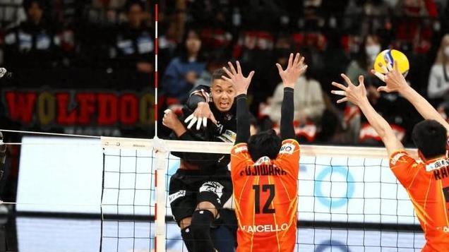 排球联赛猛砍72分！俞元泰老东家遭双杀 世界第一接应太凶残