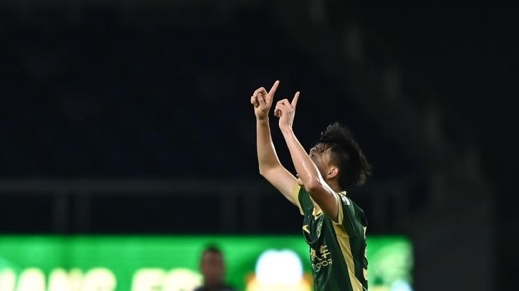 请多给些耐心！破门后泪洒赛场悼念队友，王钰栋用行动证明“挫折让人成长”