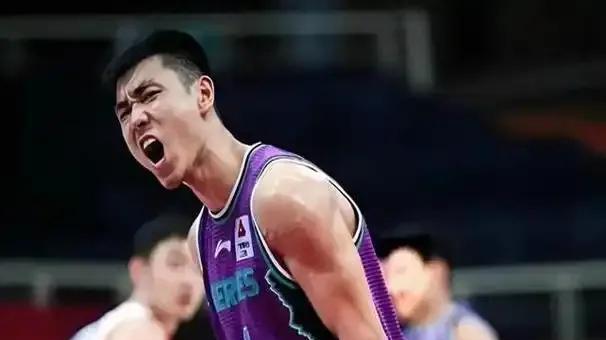 山东3分惜败后，高诗岩喷队友怼球迷引关注！