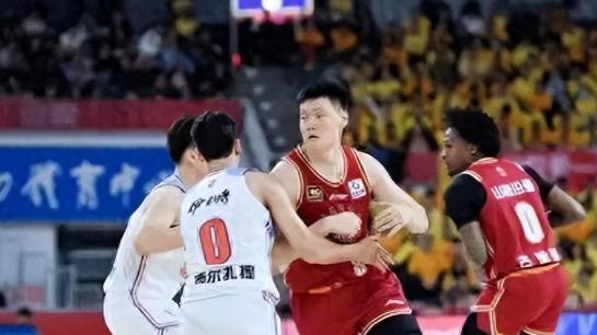 教练的“迷之操作”，陈彭宇迪为何能稳坐首发？