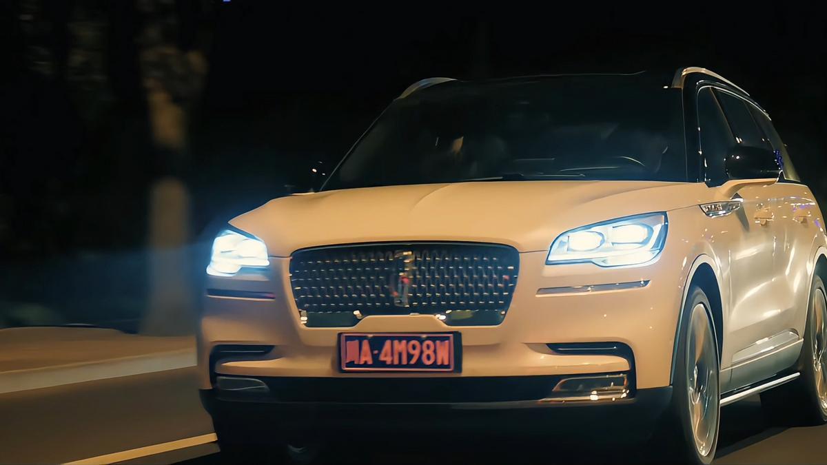 《亦舞之城》女主喝醉，把豪华SUV认成网约车