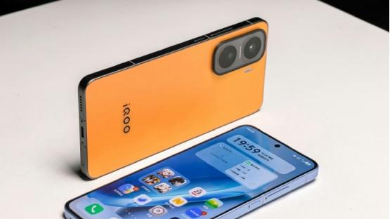 性能标准版逆袭！iQOO Neo11以全能实力刷新赛道认知