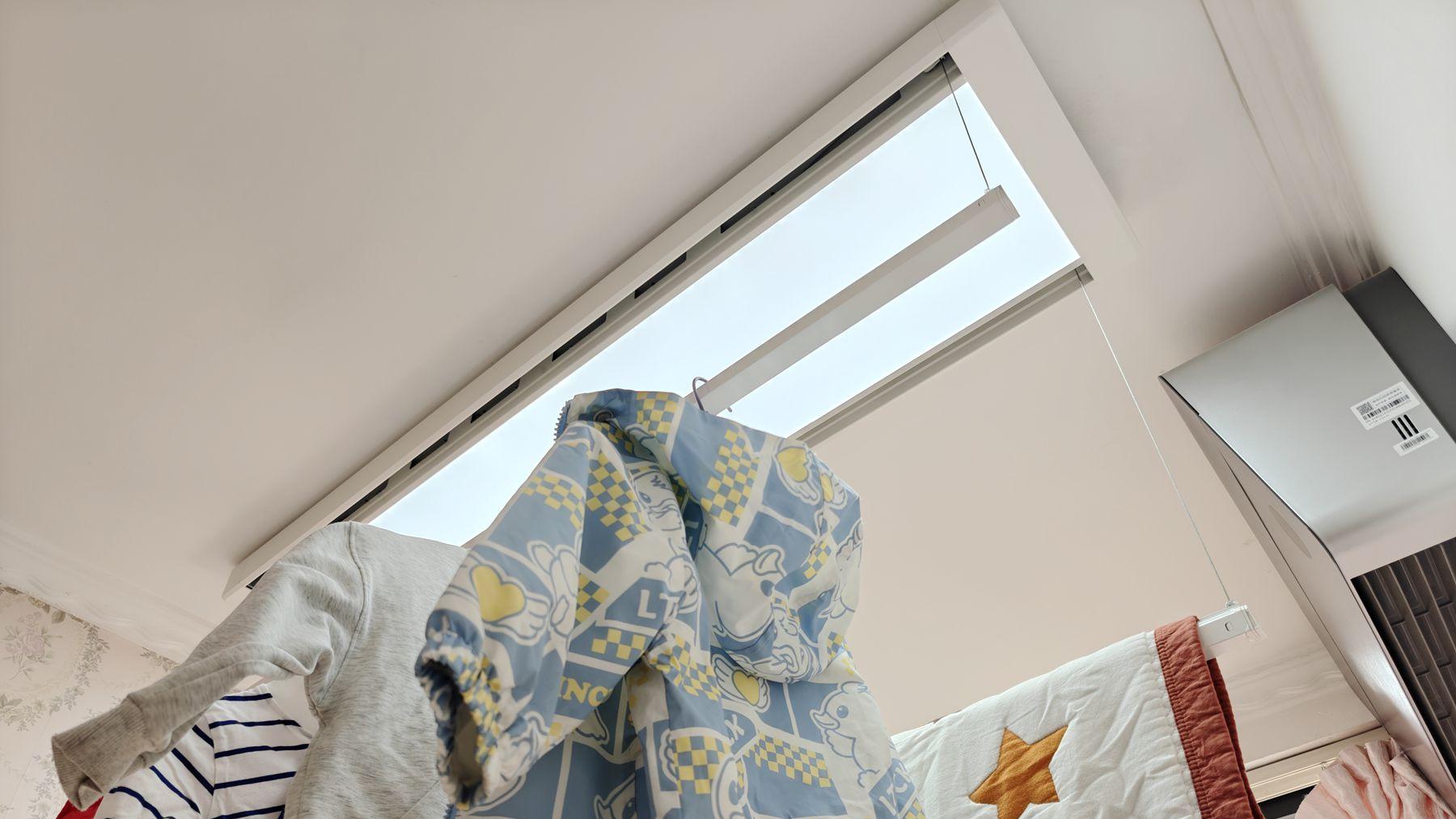 告别阳台杂乱！海尔智能晾衣机YL05S：晾杆独立升降 + 轻音运行，实用与颜值并存