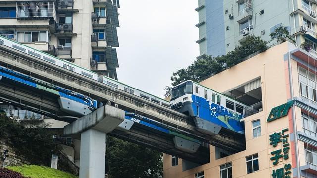 去了一趟重庆旅游，终于知道李子坝轻轨站为什么成为网红打卡点