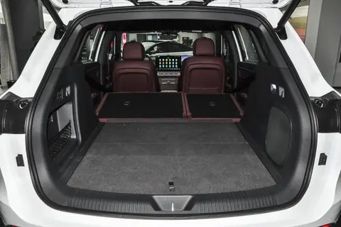 试驾红旗HS6 PHEV，比合资车性价比高很多